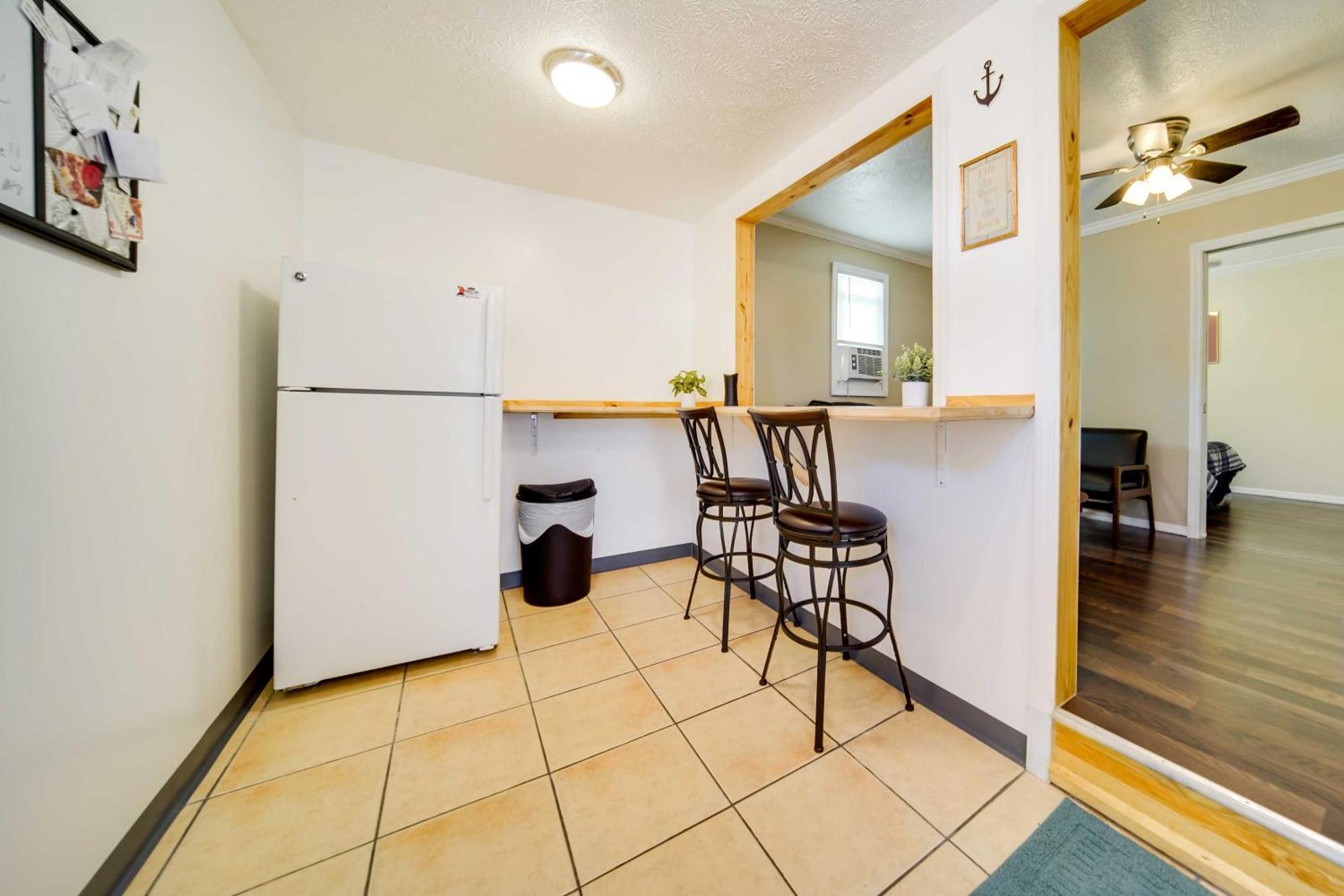 Geneva Cottage With Patio - Walk To Park, Lake Erie! Exterior photo