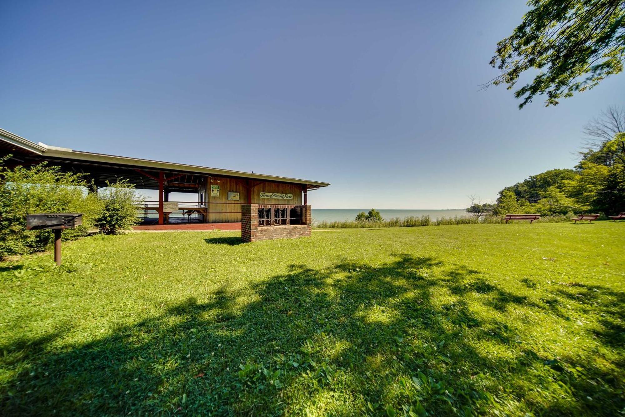 Geneva Cottage With Patio - Walk To Park, Lake Erie! Exterior photo